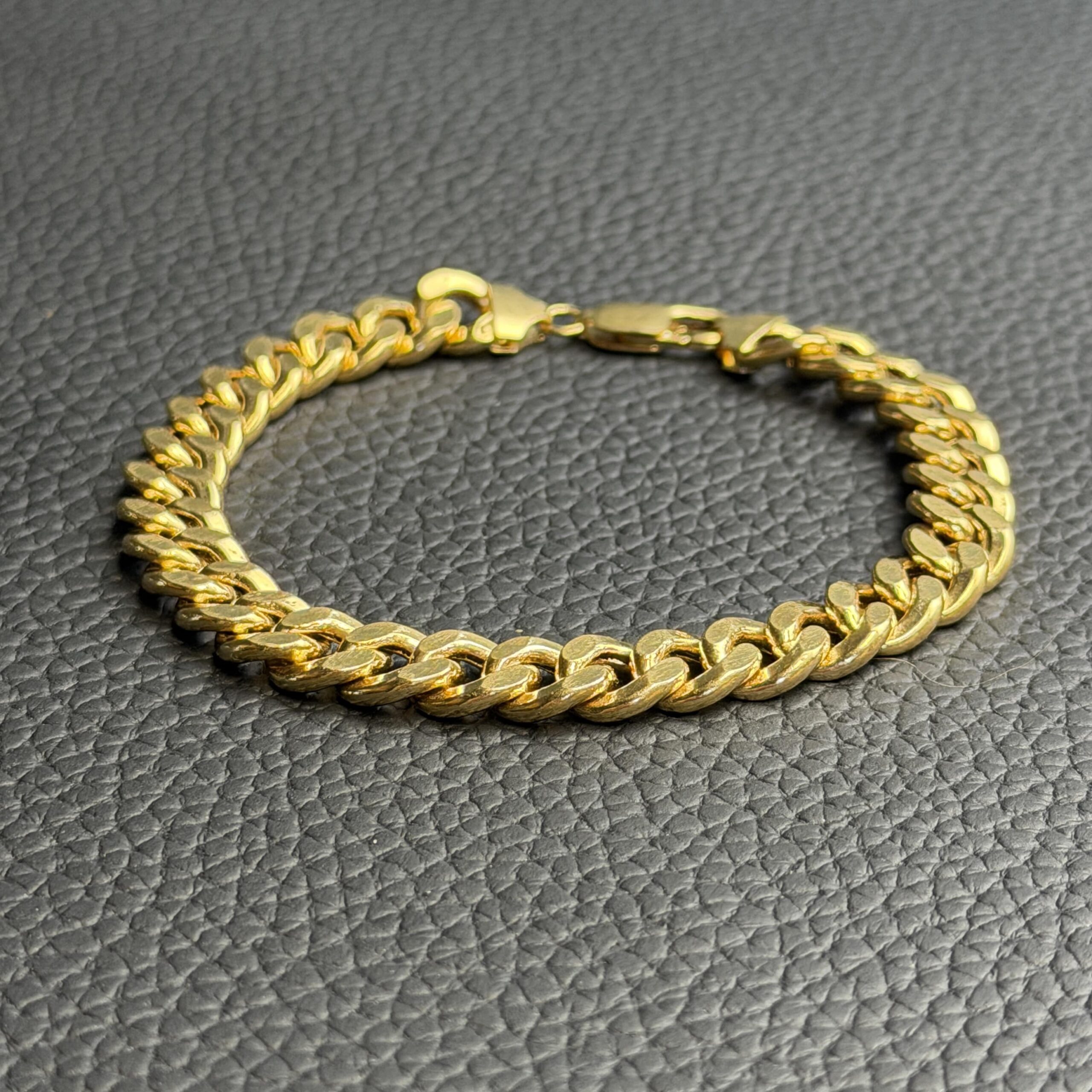18ct Gold Curb Bracelet