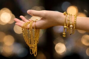 Selling gold jewellery, necklaces and bracelets