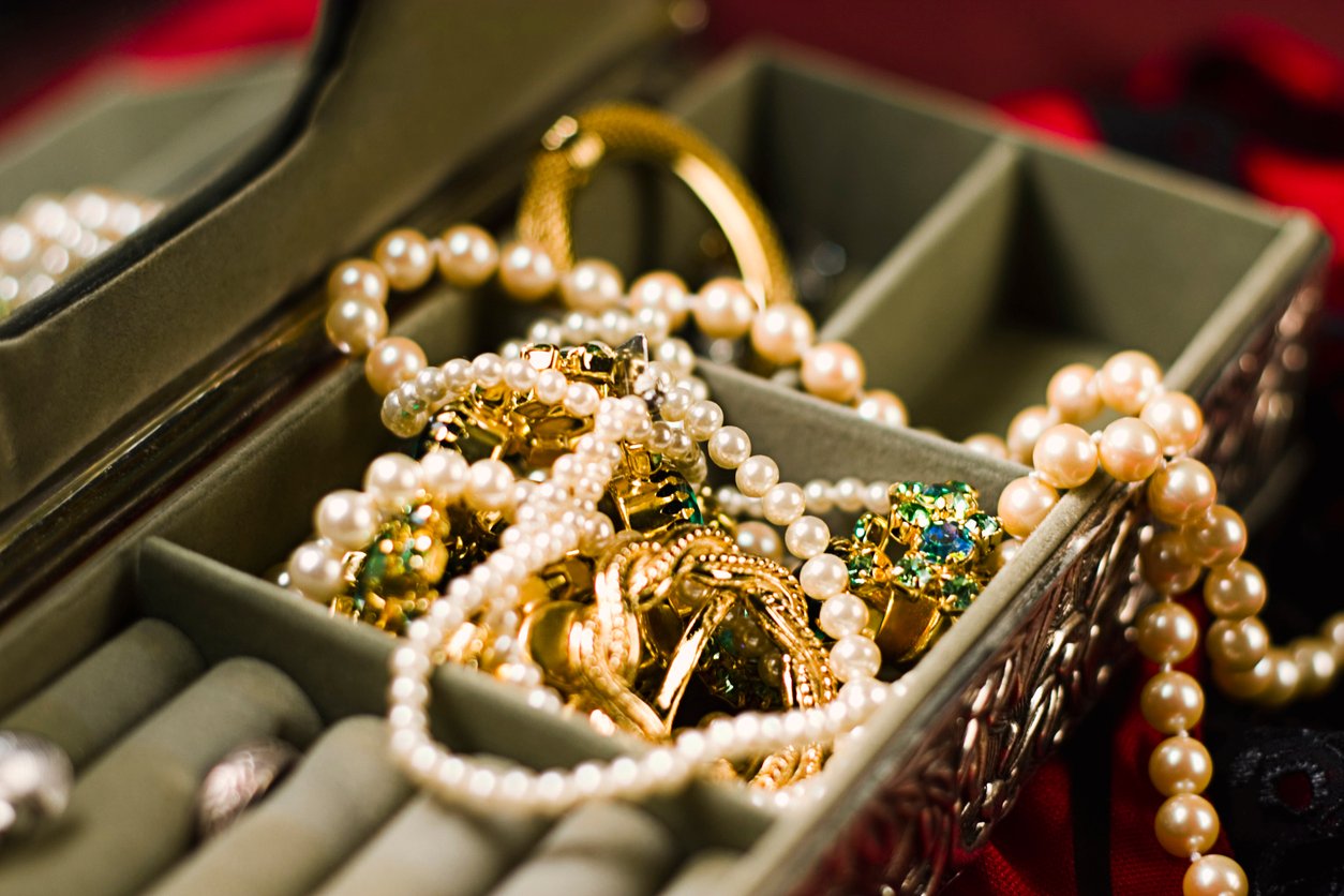 Gold jewellery mixed